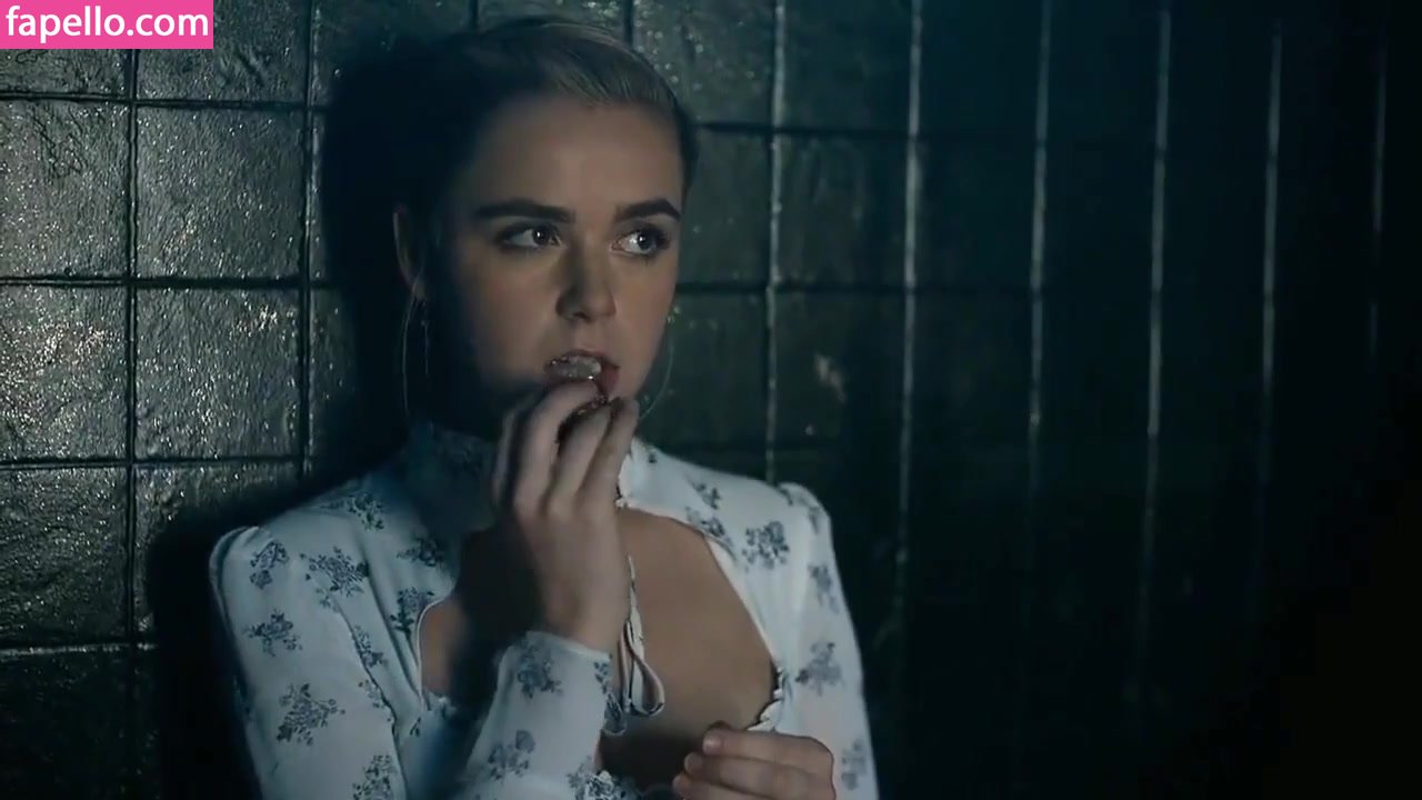 Kiernan Shipka #28