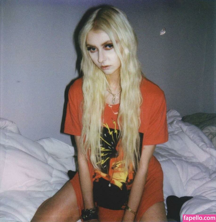 Taylor Momsen #8