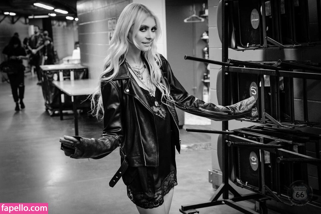 Taylor Momsen #10