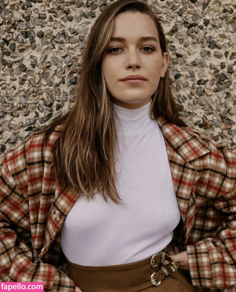 Victoria Pedretti #2