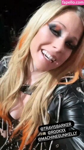 Avril Lavigne #24