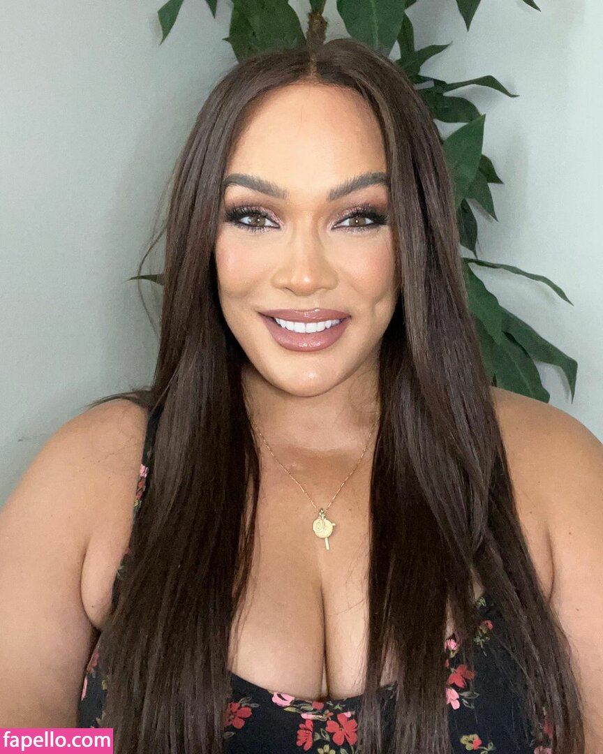 Nia Jax #18