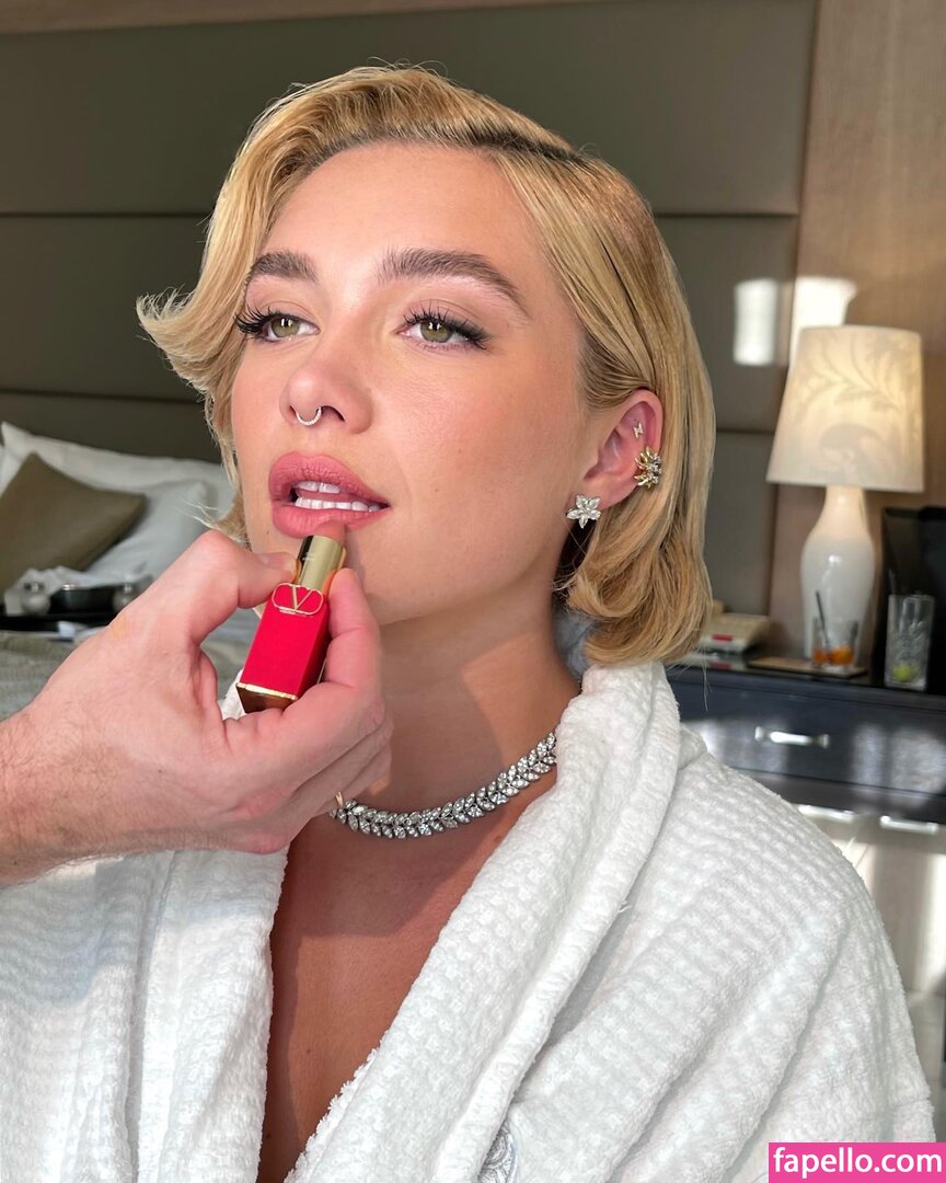 Florence Pugh #16