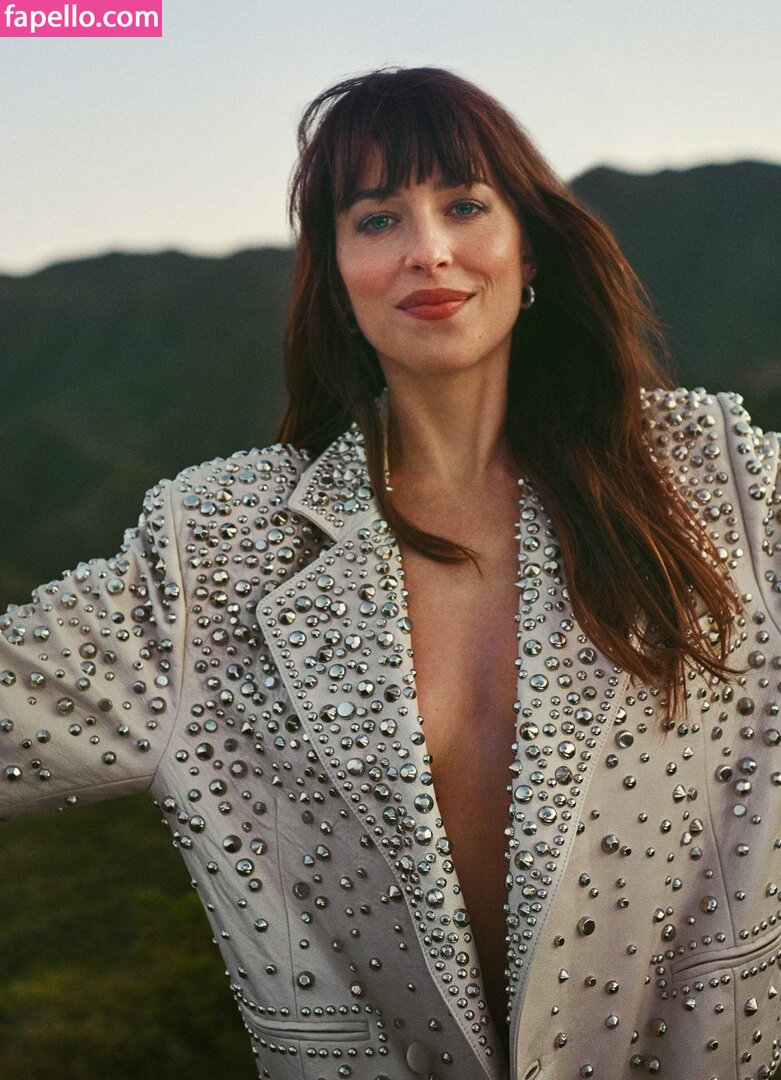 Dakota Johnson #12