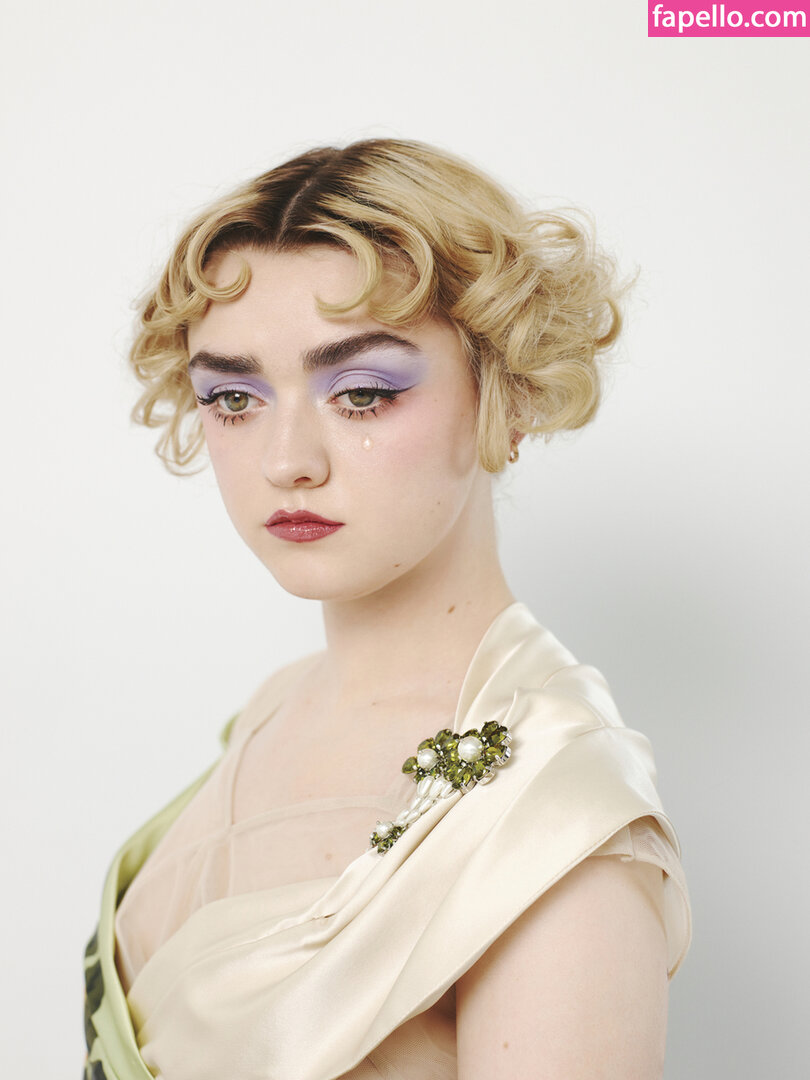 Maisie Williams #36