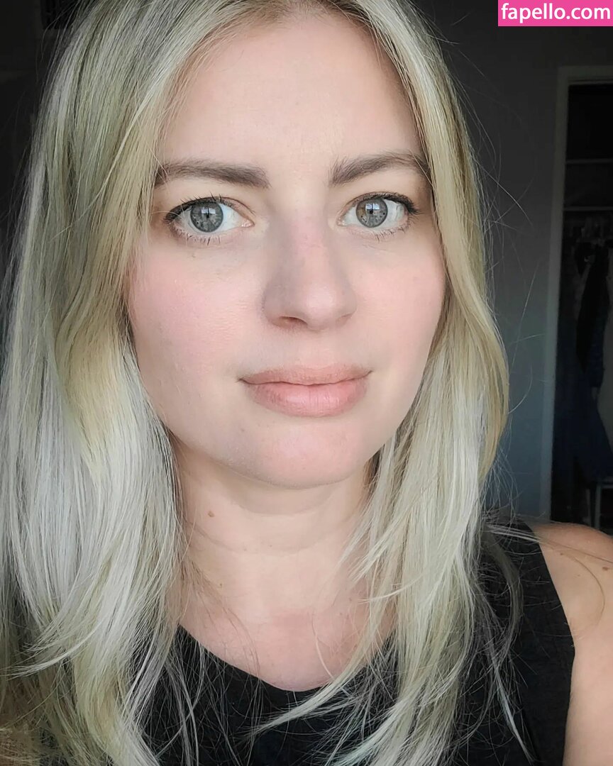 Elyse Willems #4