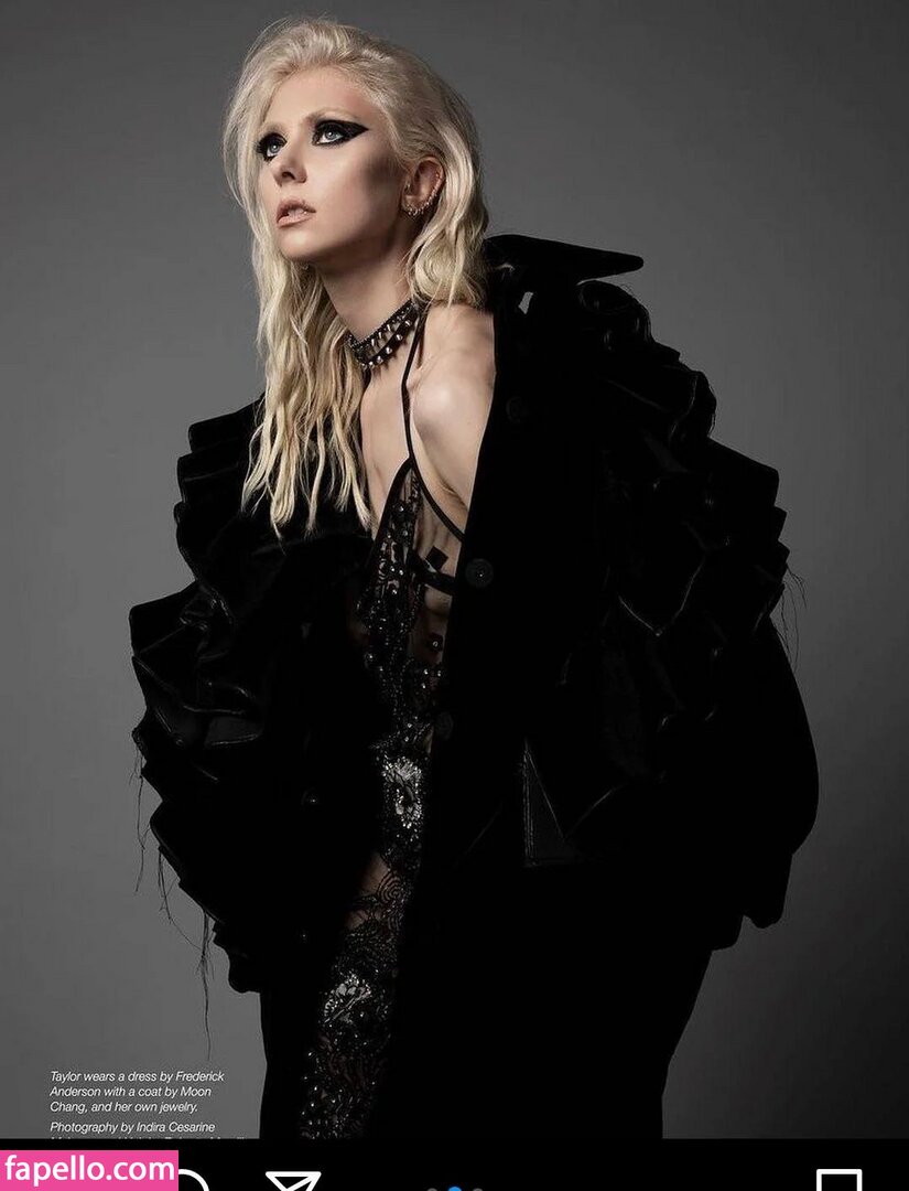 Taylor Momsen #32