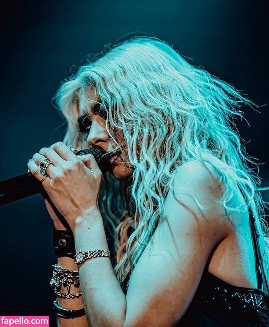 Taylor Momsen #48