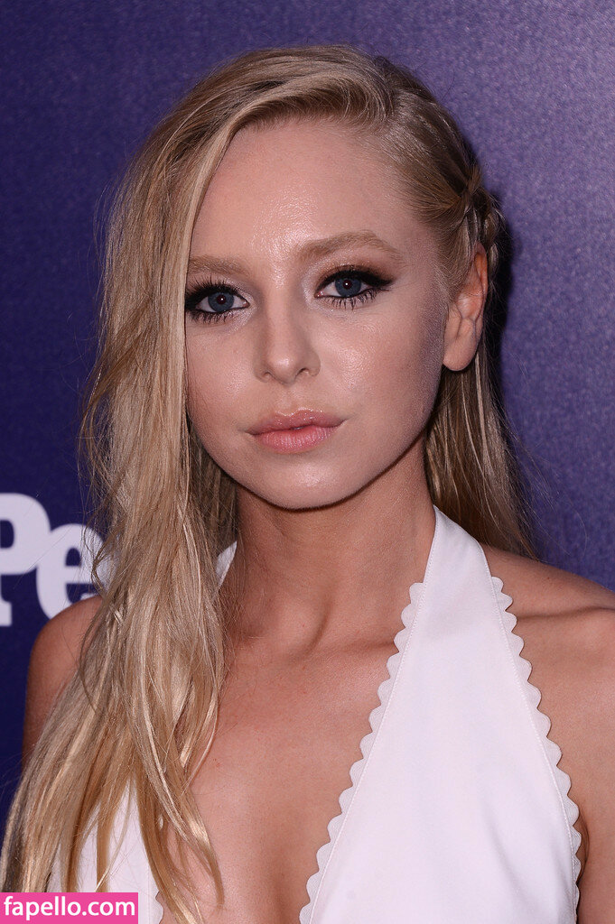 Portia Doubleday #2