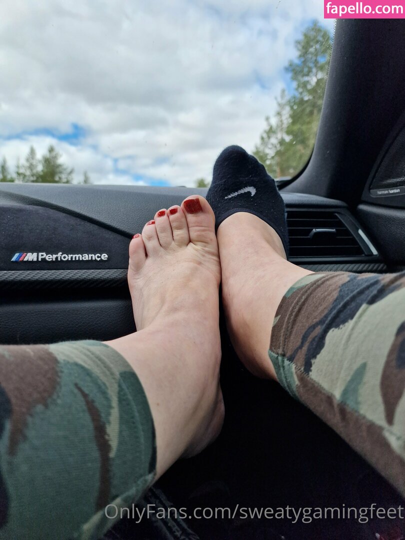 sweatygamingfeet #1