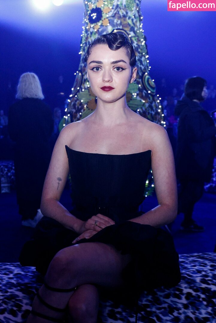 Maisie Williams #58