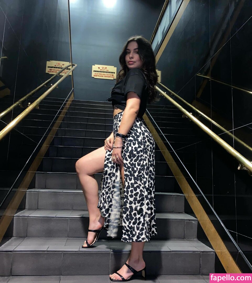 Isabella Gomez #10