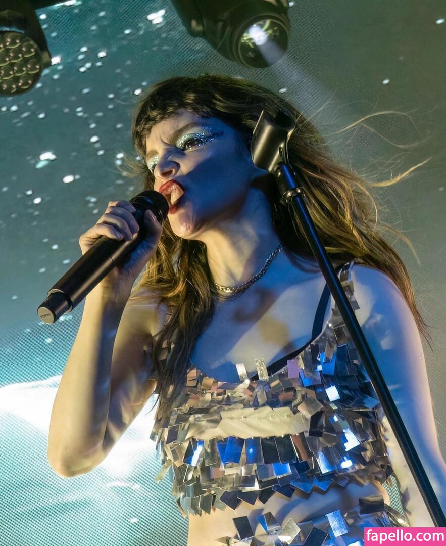 Lauren Mayberry #48