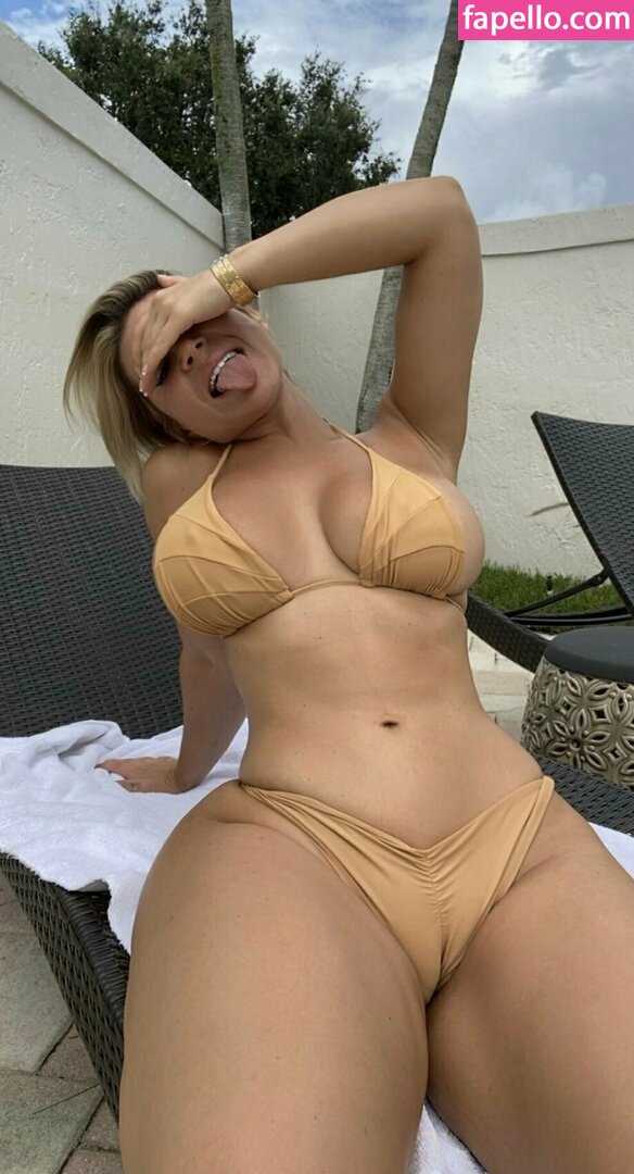 Lauren Pisciotta #8