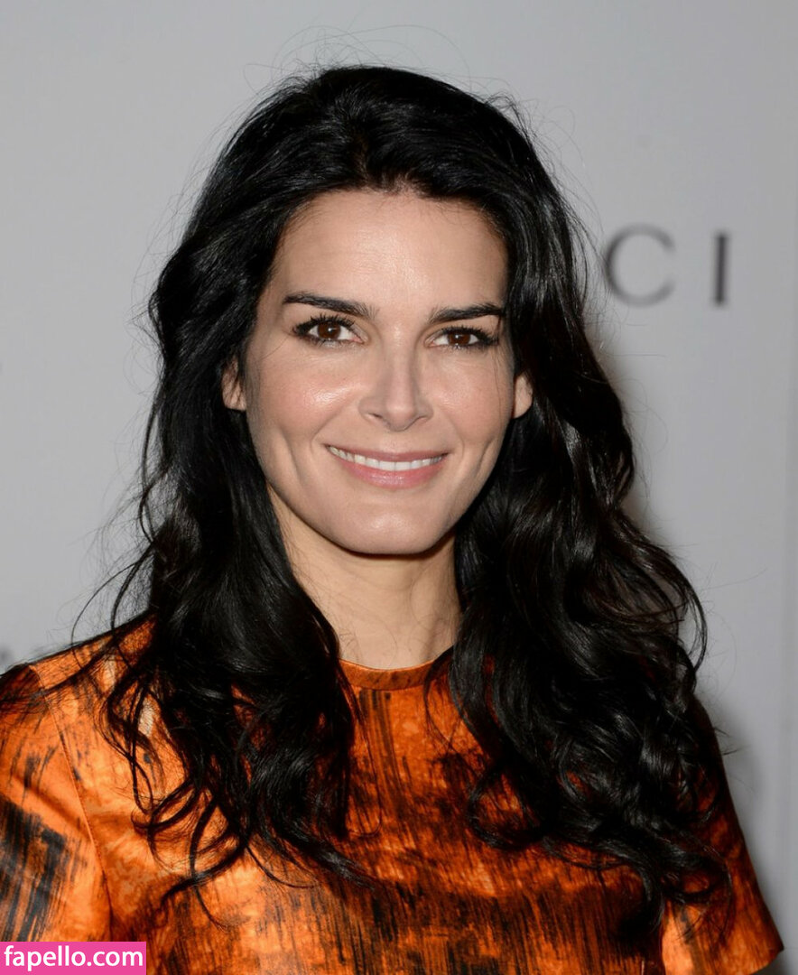 Angie Harmon #7