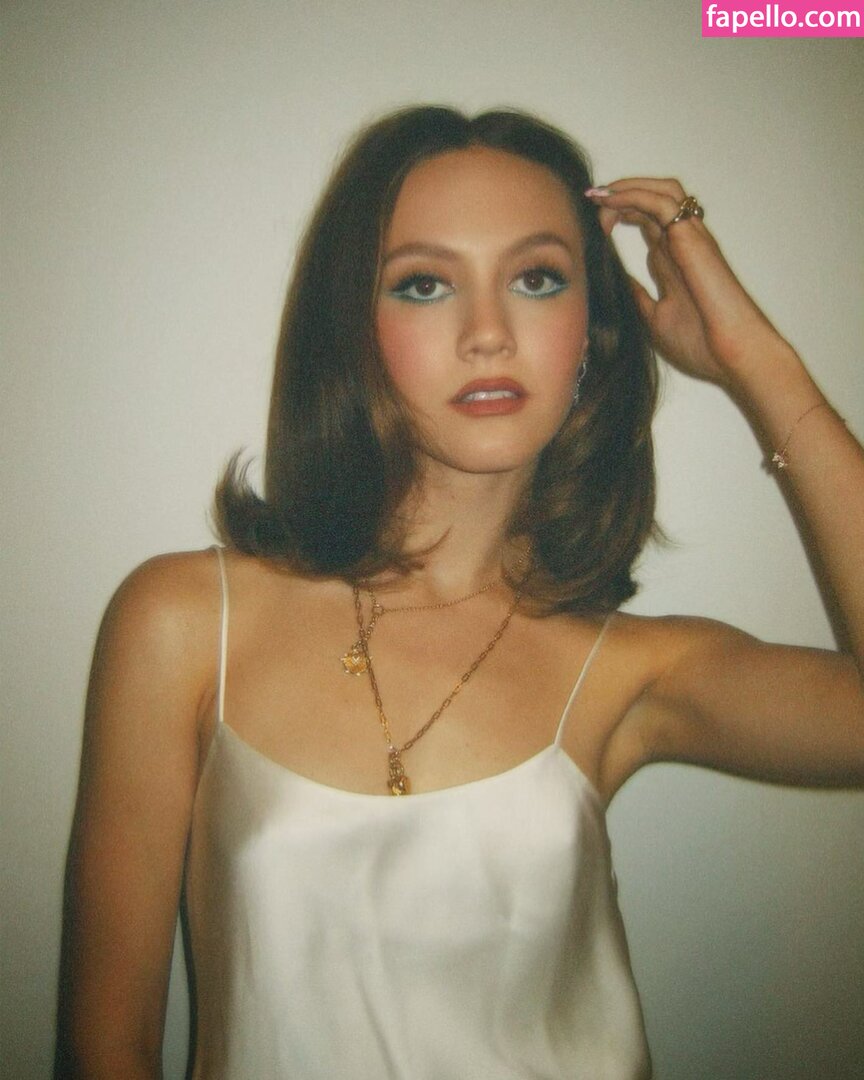 Iris Apatow #5