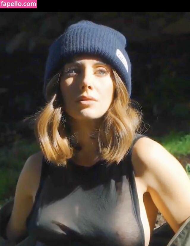 Alison Brie #66