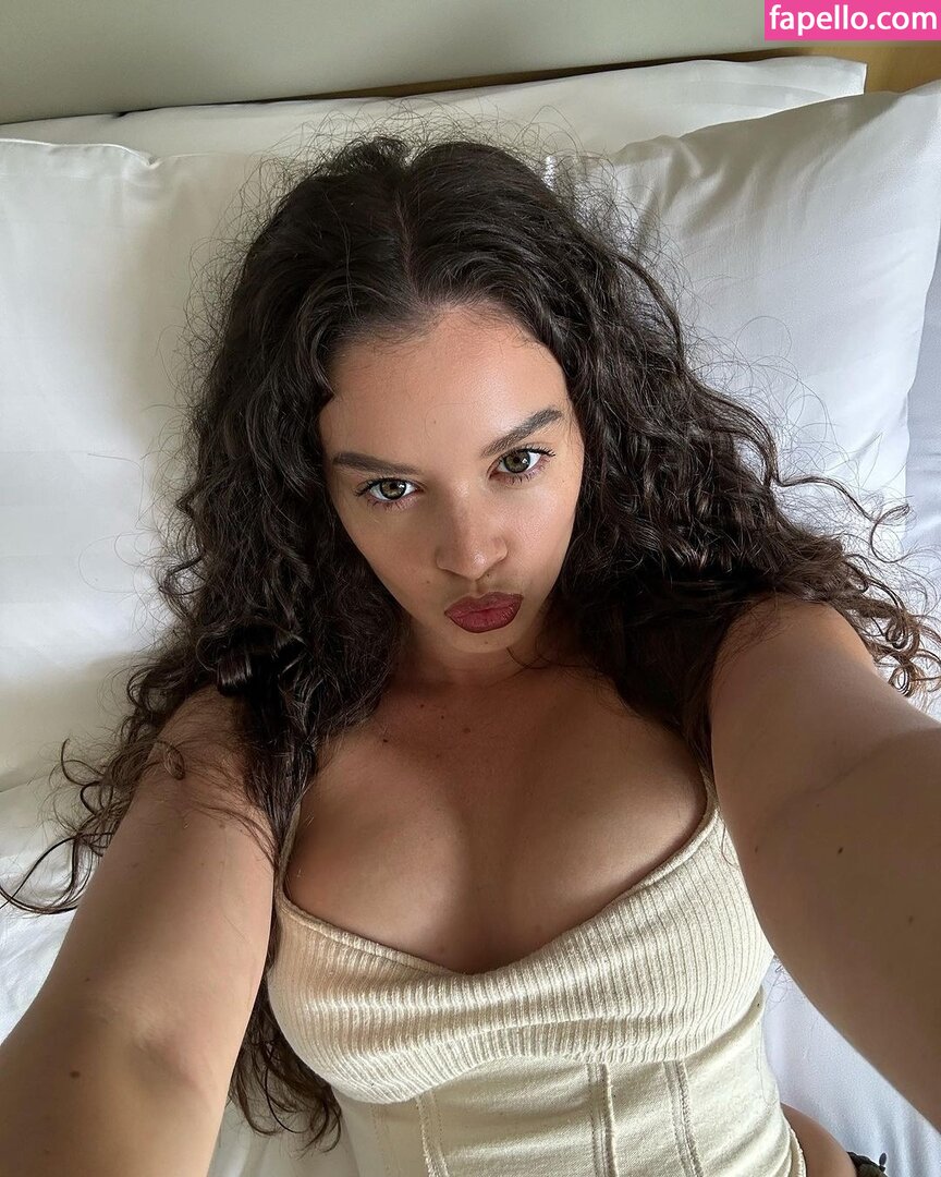 Sabrina Claudio #6