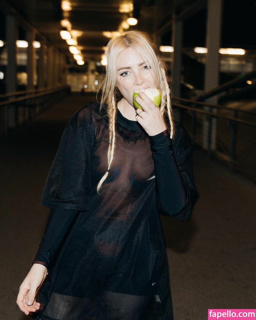 Alison Wonderland #25