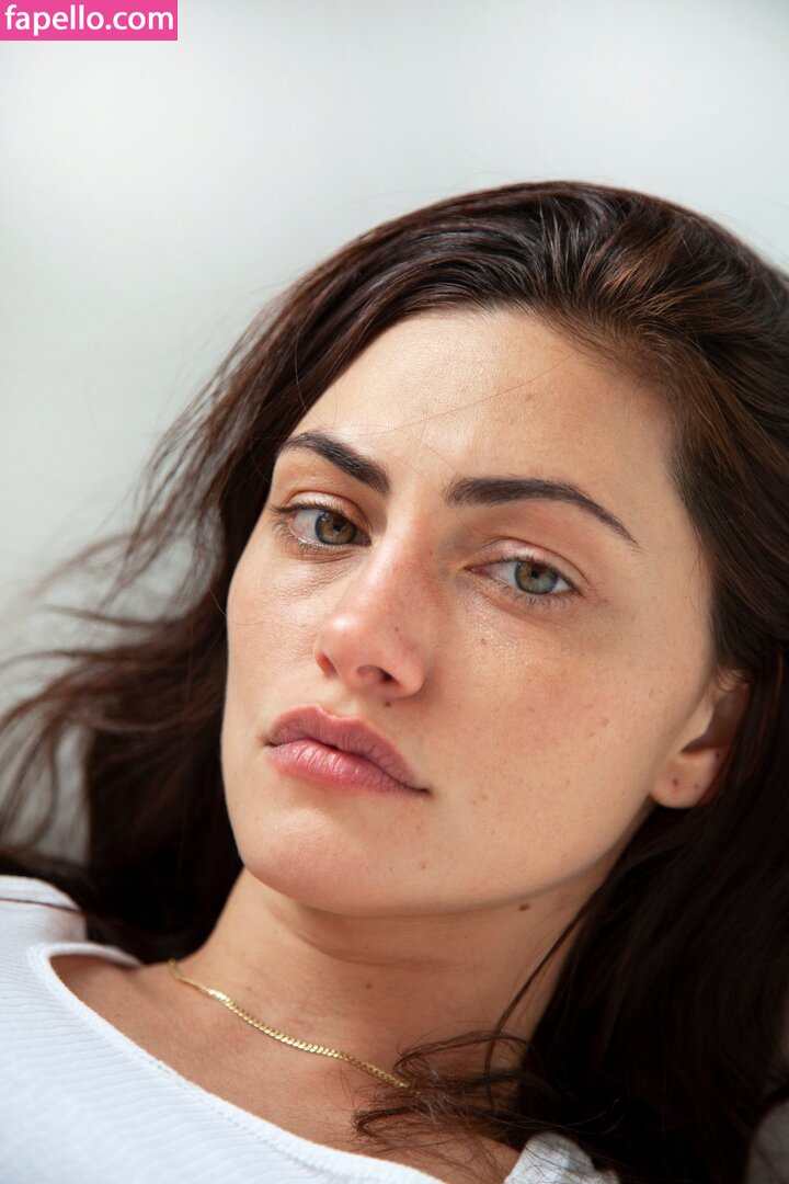 Phoebe Tonkin #30