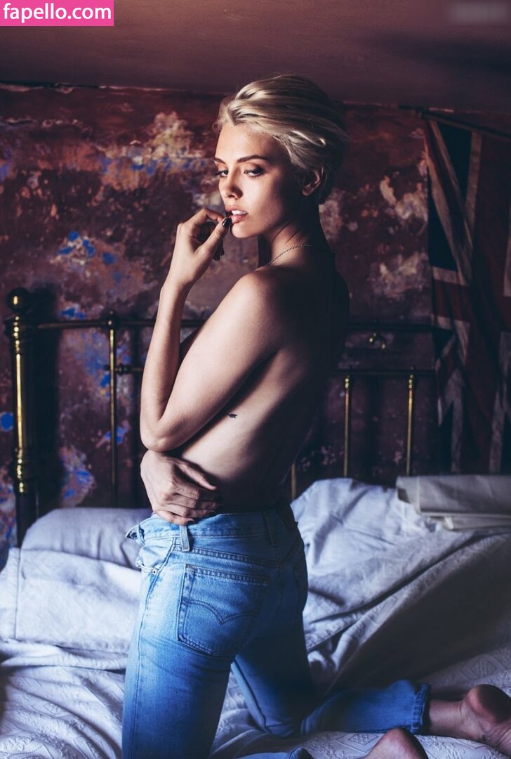 Wallis Day #28