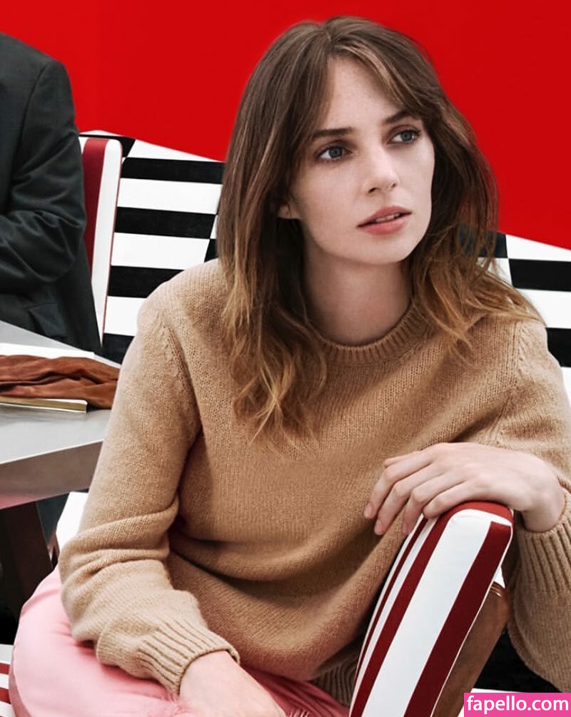 Maya Hawke #118