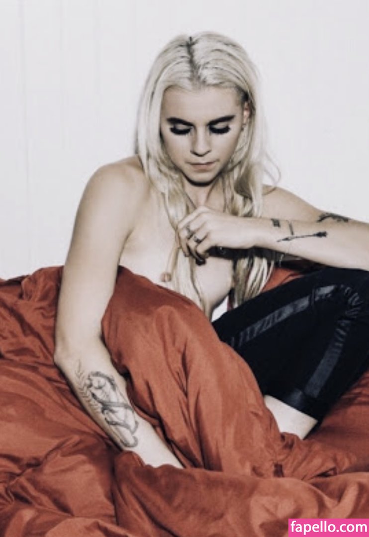 Lynn Gunn #1