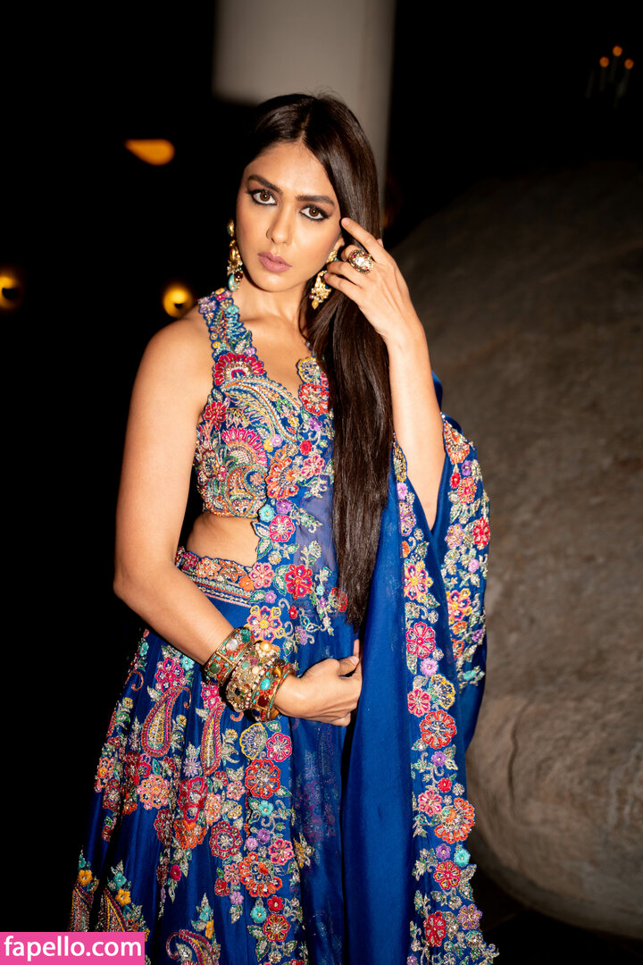 Mrunal Thakur #8