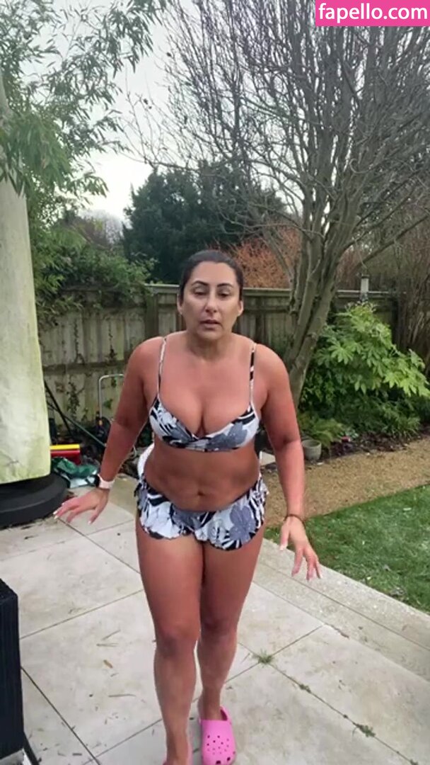 Saira Khan #68