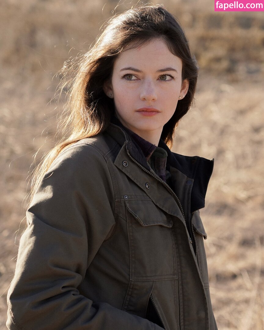 Mackenzie Foy #11