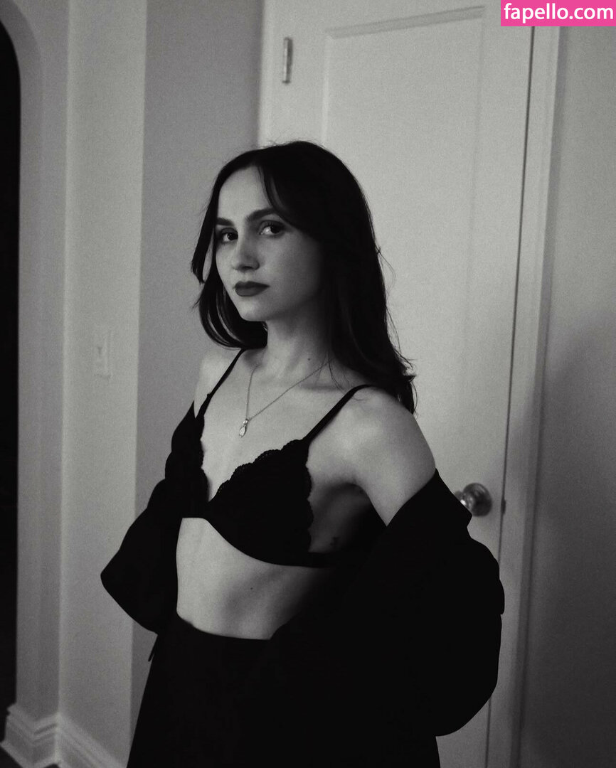 Maude Apatow #25